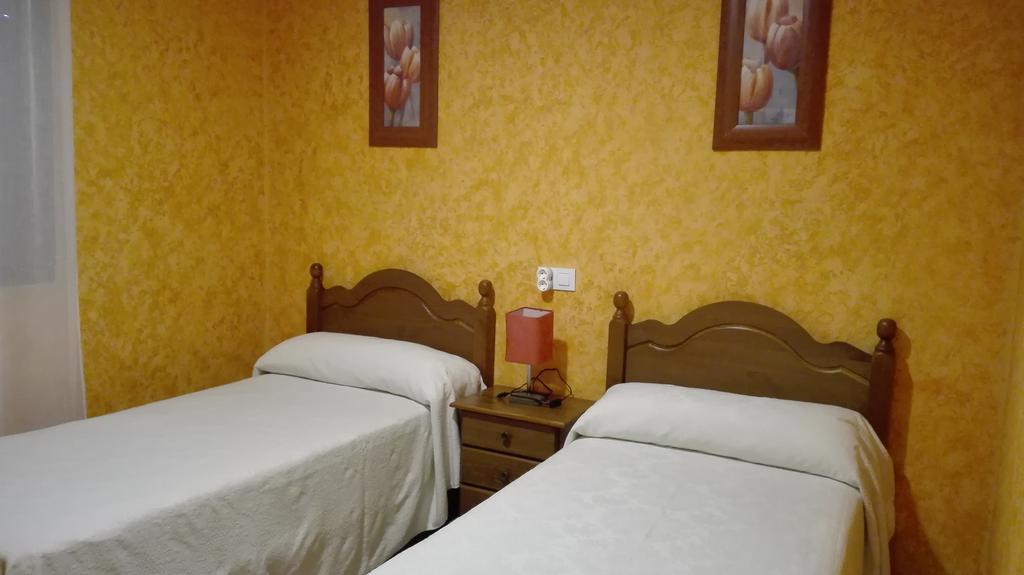 Hostal La Aldaba Hotel Montearagon Buitenkant foto