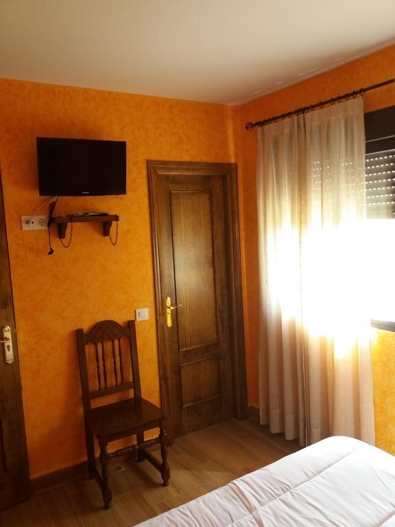 Hostal La Aldaba Hotel Montearagon Buitenkant foto