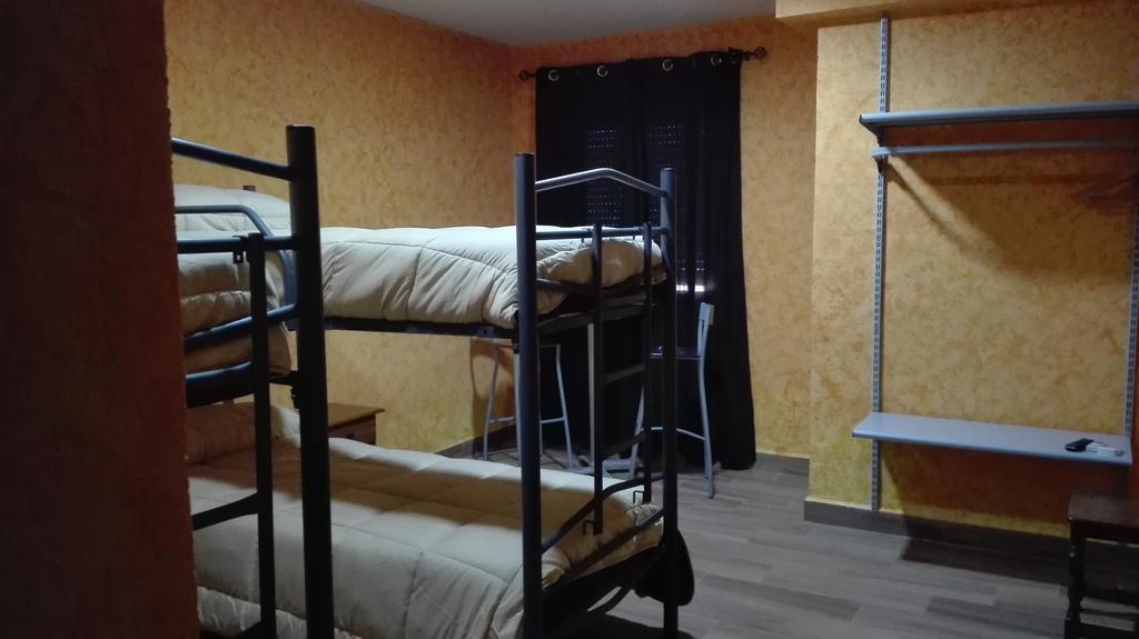 Hostal La Aldaba Hotel Montearagon Buitenkant foto