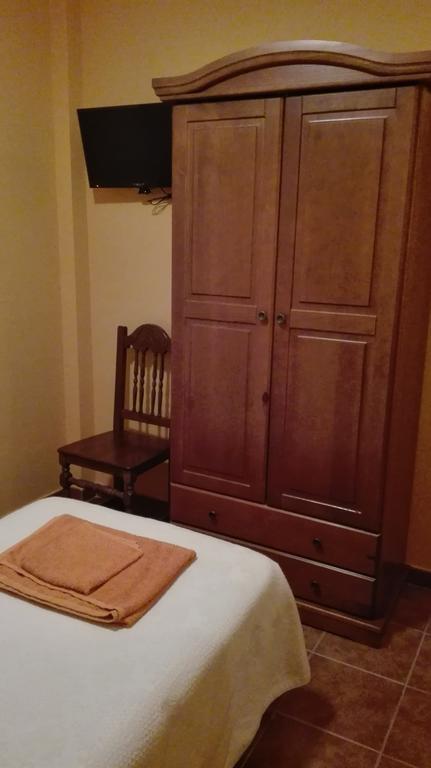 Hostal La Aldaba Hotel Montearagon Buitenkant foto