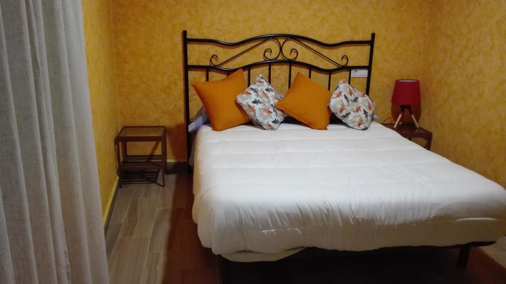 Hostal La Aldaba Hotel Montearagon Buitenkant foto