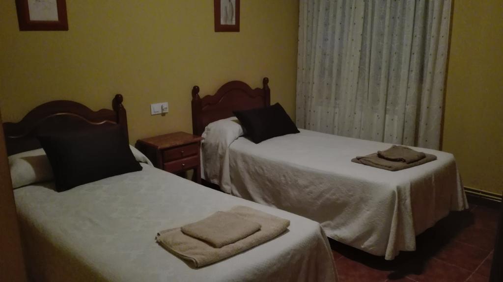 Hostal La Aldaba Hotel Montearagon Buitenkant foto
