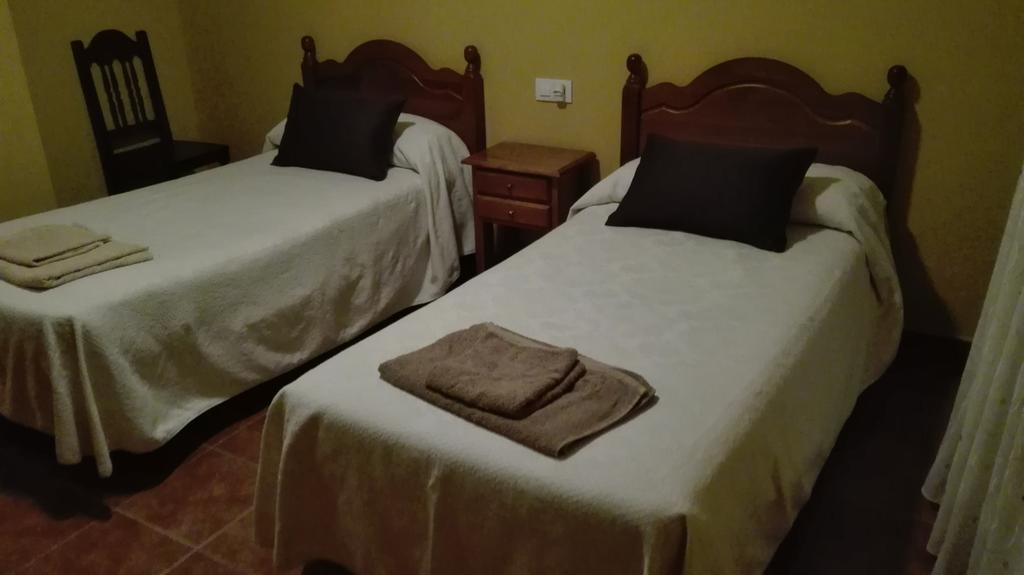 Hostal La Aldaba Hotel Montearagon Buitenkant foto