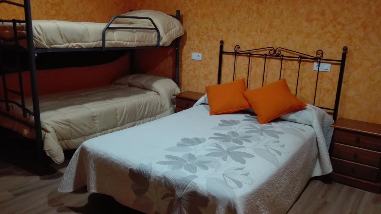 Hostal La Aldaba Hotel Montearagon Buitenkant foto